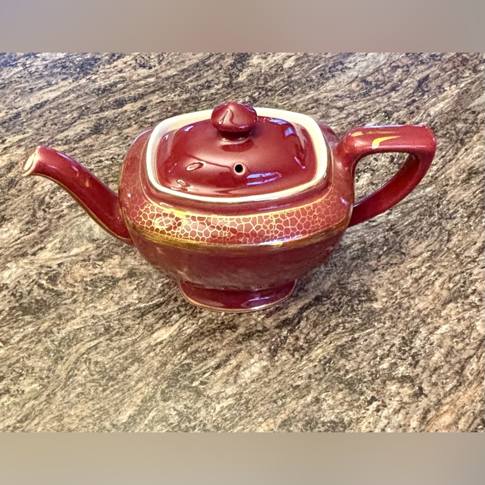 Vintage Hall Maroon ~ Burgundy "Hollywood" Teapot w/Lid ~ USA 6-Cup #0113